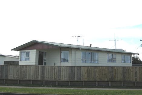 Photo of property in 100 Hinau Street, Castlecliff, Whanganui, 4501