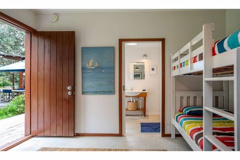 Photo of property in 135 Long Beach Road, Russell, 0202