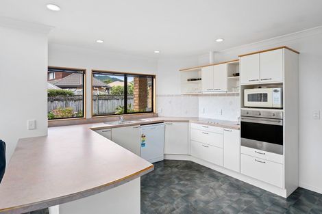 Photo of property in 30 Cranbrook Grove, Waikanae, 5036