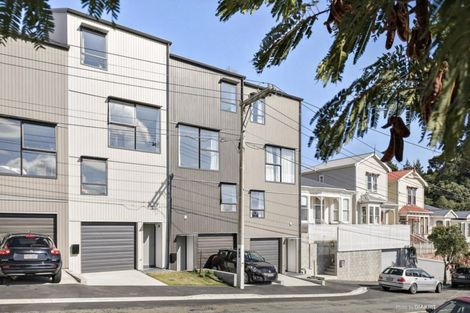 Photo of property in 2/12 Stanley Street, Berhampore, Wellington, 6023