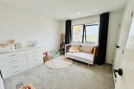 Photo of property in 64a Rosewarne Crescent, Glendene, Auckland, 0602