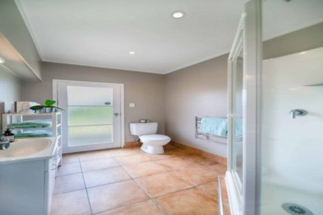 Photo of property in 2 Gatland Road, Opaheke, Papakura, 2113