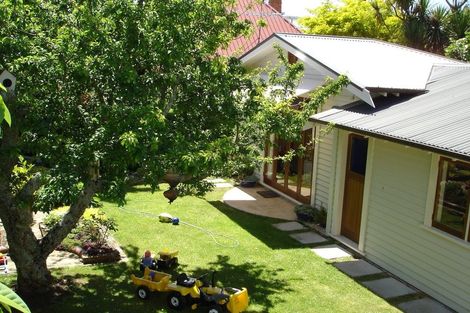 Photo of property in 10 Duders Avenue, Devonport, Auckland, 0624