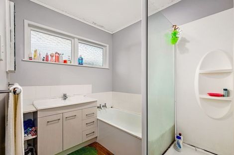 Photo of property in 73 Waimumu Road, Massey, Auckland, 0614