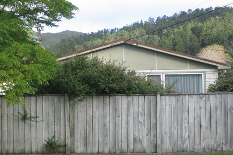 Photo of property in 25 Korau Grove, Stokes Valley, Lower Hutt, 5019