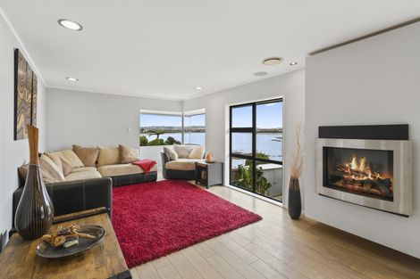 Photo of property in 8 Gigi Place, Conifer Grove, Takanini, 2112