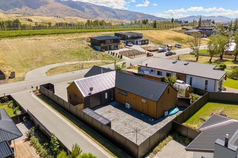 Photo of property in 52 Stratford Drive, Mount Pisa, Cromwell, 9383