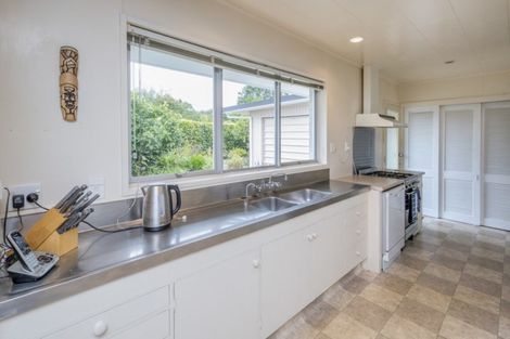 Photo of property in 22 Ngarara Road, Waikanae, 5036