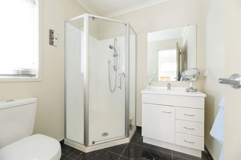 Photo of property in 17 Anna Lane, Glen Eden, Auckland, 0602