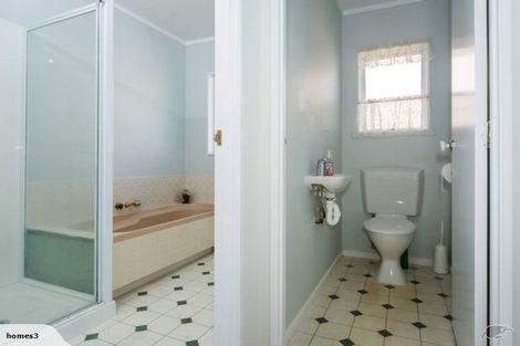 Photo of property in 1/71 Browns Bay Road, Browns Bay, Auckland, 0630