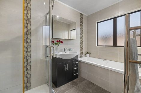 Photo of property in 6 Coubray Place, Botany Downs, Auckland, 2010