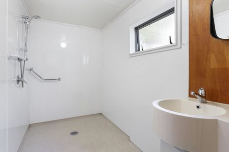 Photo of property in 2/110 Nigel Road, Browns Bay, Auckland, 0630