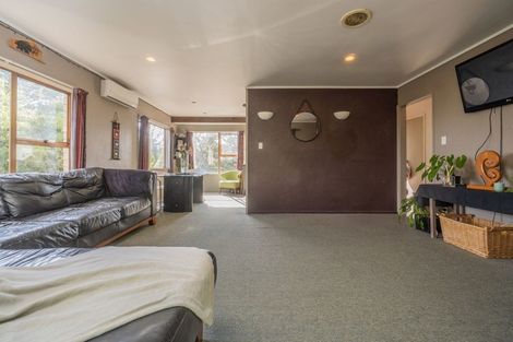 Photo of property in 2/13 Wirihana Road, Titirangi, Auckland, 0604