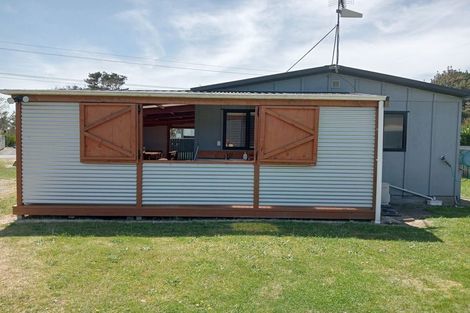 Photo of property in 2077 Tangimoana Road, Tangimoana, Palmerston North, 4473