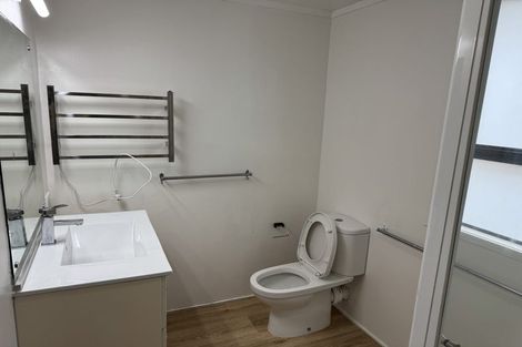 Photo of property in 31 Newington Road, Henderson, Auckland, 0612