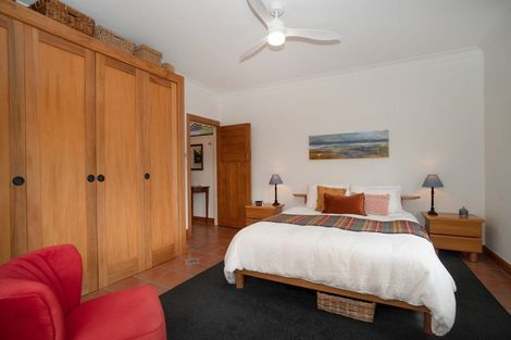 Photo of property in 37 Manapouri Crescent, Hokowhitu, Palmerston North, 4410