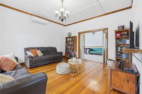 Photo of property in 20 Mahoe Street, Inglewood, 4330