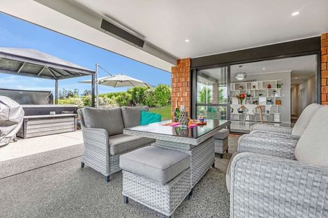 Photo of property in 19 Kendallvale Drive, Waiuku, 2123