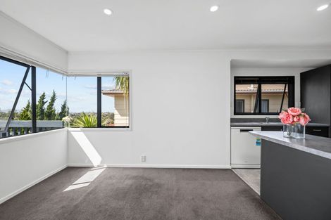 Photo of property in 3/52 Agincourt Street, Glenfield, Auckland, 0629