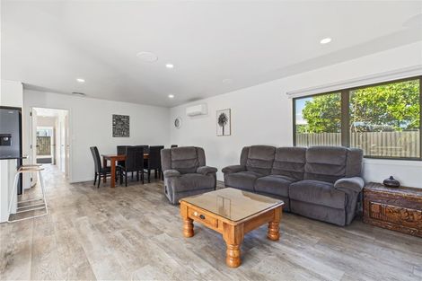 Photo of property in 13b Emerald Place, Papamoa Beach, Papamoa, 3118