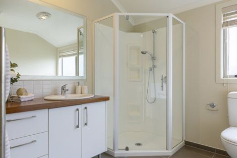 Photo of property in 2/745 Acacia Bay Road, Acacia Bay, Taupo, 3330