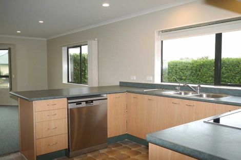 Photo of property in 28 Monarch Place, Paraparaumu Beach, Paraparaumu, 5032