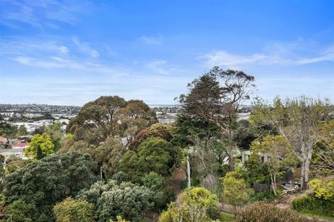 Photo of property in 20 Chivalry Road, Glenfield, Auckland, 0629