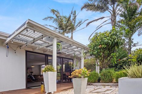 Photo of property in 1/25a Beach Road, Te Atatu Peninsula, Auckland, 0610