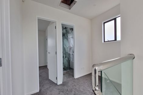 Photo of property in 2b Glenvil Lane, Te Atatu Peninsula, Auckland, 0610