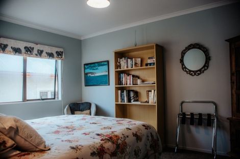 Photo of property in 24 Roslyn Road, Bluff Hill, Napier, 4110