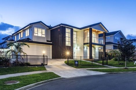 Photo of property in 8 Taraire Place, Orewa, 0931