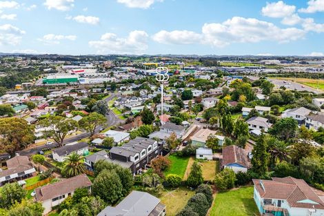 Photo of property in 6a Magdalen Place, West Harbour, Auckland, 0618