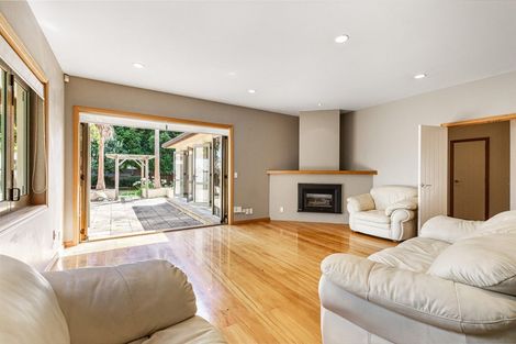 Photo of property in 25 Oakwood Grove, Eastern Beach, Auckland, 2012