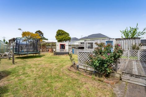 Photo of property in 54 Disraeli Street, Hawera, 4610