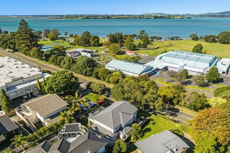 Photo of property in 341 Devonport Road, Tauranga, 3110