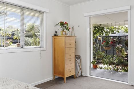 Photo of property in 26 Peter Terrace, Castor Bay, Auckland, 0620