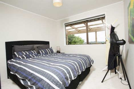 Photo of property in 33 Hobsonville Road, West Harbour, Auckland, 0618