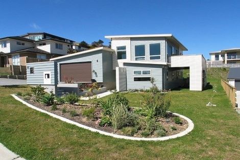Photo of property in 10 Hollyford Place, Aotea, Porirua, 5024