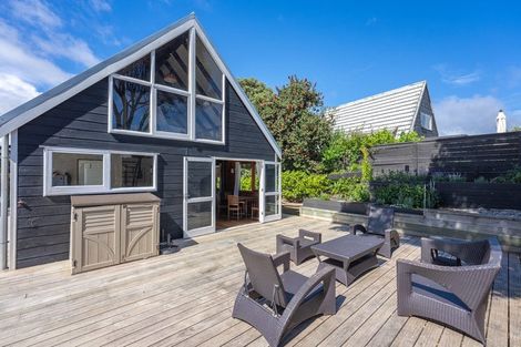 Photo of property in 33 William Street, Waikanae Beach, Waikanae, 5036