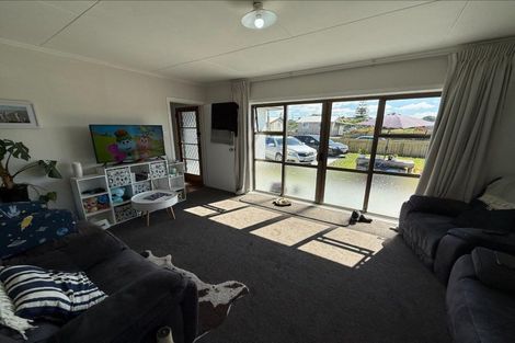 Photo of property in 15 Cornfoot Street, Castlecliff, Whanganui, 4501