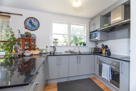 Photo of property in 5 Griffiths Place, Te Atatu South, Auckland, 0610