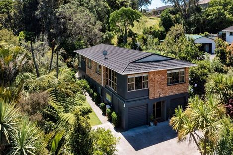 Photo of property in 14 Spencer Place, Merrilands, New Plymouth, 4312