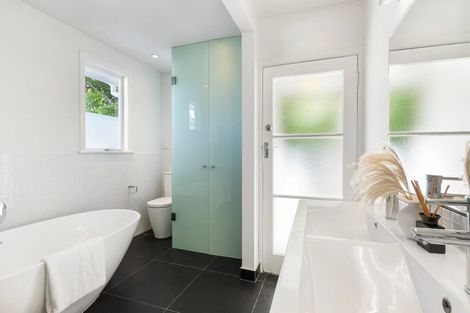 Photo of property in 40 Paragon Avenue, Beach Haven, Auckland, 0626