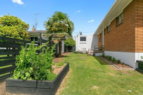 Photo of property in 2/1151 Bank Street, Te Awamutu, 3800