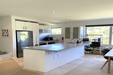 Photo of property in 33 Tiketike Way, Brooklyn, Wellington, 6021