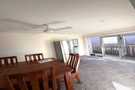 Photo of property in 261 Wairau Road, Totara Vale, Auckland, 0627