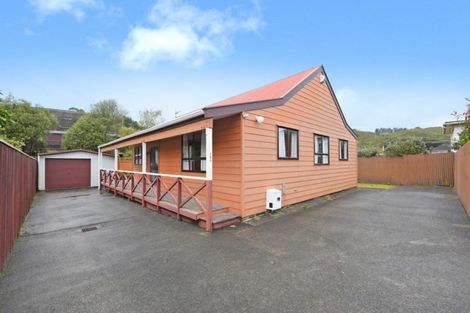 Photo of property in 15a Montgomery Crescent, Clouston Park, Upper Hutt, 5018