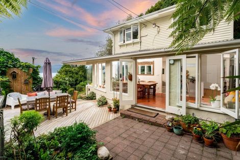 Photo of property in 46 Fortification Road, Karaka Bays, Wellington, 6022