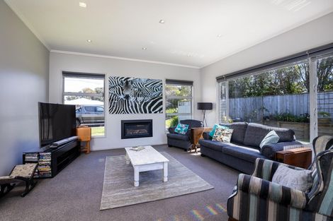 Photo of property in 4 Neve Place, Strandon, New Plymouth, 4312