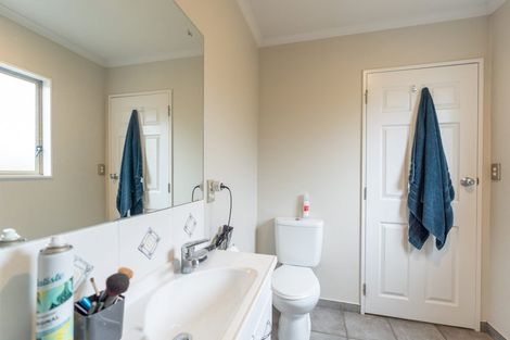 Photo of property in 10 Fernlea Avenue, Kelvin Grove, Palmerston North, 4414